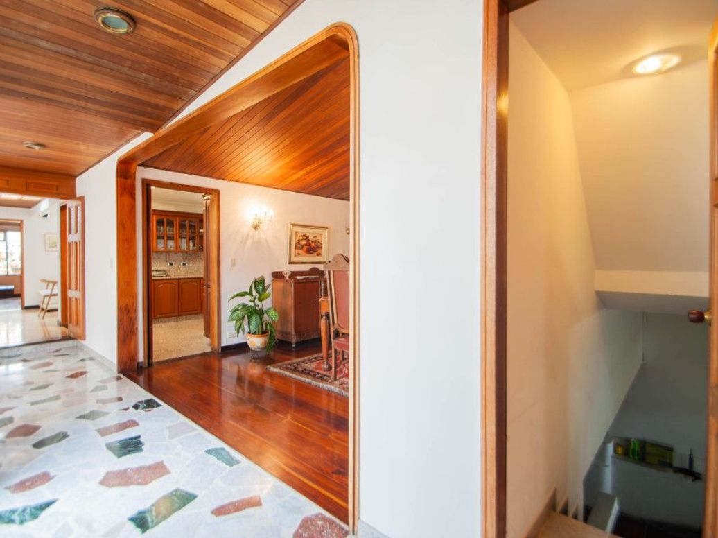 Casa de 5 alcobas en venta en Molinos Norte, Bogotá, 327 m² · foto 12 de 20