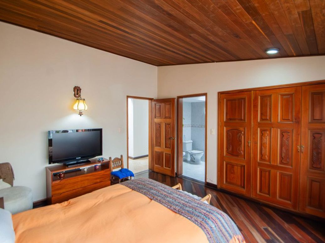 Casa de 5 alcobas en venta en Molinos Norte, Bogotá, 327 m² · foto 19 de 20
