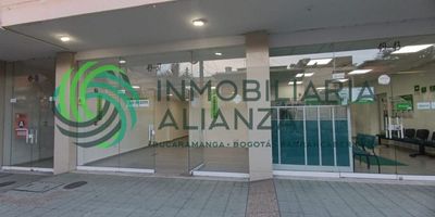 Se arrienda local en el barrio Colombia con una area de 86 m2, un baño, zona de cafetería, dos salones.