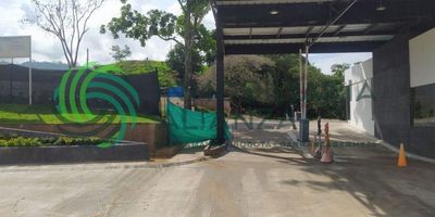 Se vende lote en el conjunto valles de España, Vereda Barbosa, Ruitoque bajo- Girón. Construye tu casa, muy cerca de la ciudad, en un conjunto que le brinda comodidad, tranquilidad, rodeado de naturaleza.  Lote de 686 mts con un frente de 22 * 31mts, completamente plano. Zonas sociales están compuestas por: Salón social de uso múltiple, piscina de adultos, piscina de niños, zona de yoga, oratorio, salón de deportes, cancha múltiple, sauna, juegos infantiles, gimnasio totalmente dotado, senderos para caminar y hacer ciclo montañismo