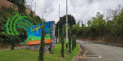 lote en excelente ubicación, a tan solo 5 minutos de la vía principal ,con un área de 736.09m2, con vista a la montaña y ciudad, rodeado de naturaleza tranquilidad y seguridad , Cuenta con alumbrado Público, Red Domiciliaria De Gas Natural y Acueducto en la Parcela. ,Doble portería: Portería para todo el Condominio y Portería Para el Conjunto, parqueadero para visitantes, completa zona social compuesto por piscina adultos y piscina niños, Salón Social, zona VIP reuniones ejecutivas, billares, gimnasio, turco hombre y turco mujeres con vistieres, mirador con hermosa vista a la ciudad. Ven y agenda tu cita .