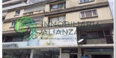 OFICINA UBICADA EN EL CENTRO DE BUCARAMANGA A 2 CUADRAS DE LA SAGRADA FAMILIA, FACIL ACCESO VEHICULAR, ESPACIOS AMPLIOS Y COMODOS.