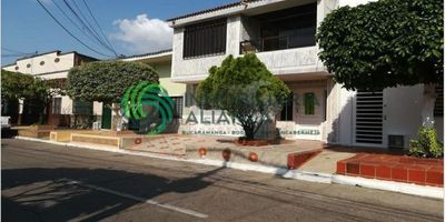 CASA UBICADA EN EL BARRIO PALMIRA CONSTA DE DOS PLANTAS, PISO1 CONSTA DE GARAJE, SALA, COMEDOR, COCINA TRADICIONAL, 1 HABITACION CON BAÑO Y PATIO, PISO 2 CONSTA DE 4 HABITACIONES CON CLOSET, 3 BAÑOS Y BALCON