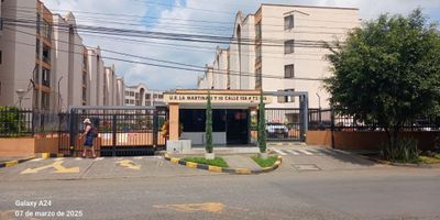 EXCELENTE APARTAMENTO REMODELADO EN QUINTO   PISO SIN ASCENSOR,  SALA COMEDOR , COCINA INTEGRAL A GAS , ZONA  OFICIOS AMPLIA, BAÑO ALCOBAS  , TRES ALCOBAS  CON CLOSET PRINCIPAL CON BAÑO ,  CALENTADOR A GAS , PARQUEADERO EN SOTANO, ZONA SOCIAL CON 2 PISCINAS , JUEGOS INFANTILES, SALON SOCIAL, SENDERO ECOLOGICO,  CANCHA DE BALONCESTO,  PARQUEADERO VISITANTES INTERNO , CERCA PARQUES , IGLESIA , CENTROS COMERCIALES , BANCOS RESTAUTANTES , FACIL TRANSPORTE , CERCA AVENIDAS PRINCIPALES, AREA 78 M2  , ADMINISTRACION $ 380.000 , VENTA $ 280.000.000  , INFO CARLOS LOPEZ 3188810868 , 6024056884 , www.clinmobiliaria.com