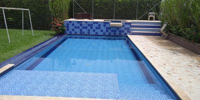 Casa campestre en Arriendo y Venta en unidad cerrada ubicada en Cerritos, cuenta con dos niveles, area construida de 350Mt2 y area de lote 1.300mt2, sala-comedor, estudio y estar de tv, pisos en ceramica, cinco habitaciones, cinco baños, mas habitacion y baño de servicio, cocina integral tipo americano, estufa y calentador a gas, zona de ropas, jardín, antejardín, con piscina propia,  sauna/turco, seis parqueaderos (dos cubiertos). La unidada cuenta con zonas verdes Vigilancia y portería las 24 Horas. *Inmuebles sujetos a verificación de disponibilidad.*