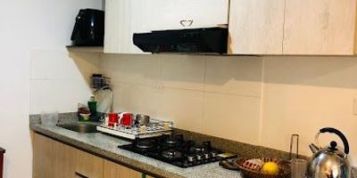 Espectacular apartamento disponible para la venta, ubicado en uno de los sectores mas estratégicos de la ciudad, consta de 4 habitaciones con closet, 2 baños, cocina integral, sala comedor, zona de ropas, parqueadero cubierto, bodega. Si deseas mas información contáctanos! Castellón Inmobiliaria. 