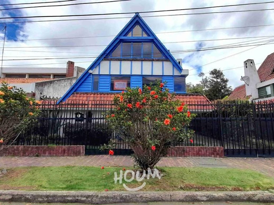 Casa de 3 alcobas en venta en Santa Barbara Central, Bogotá, 272 m² · foto 2 de 20