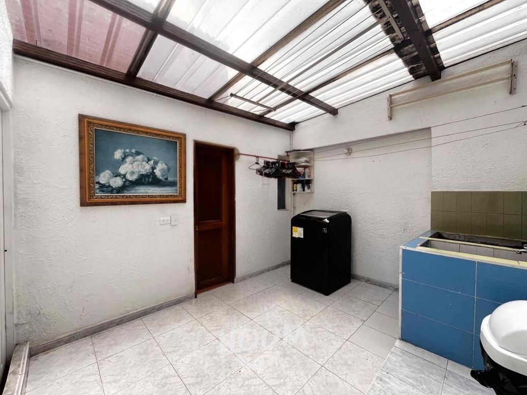 Casa de 5 alcobas en venta en Julio Flórez, Bogotá, 370 m² · foto 7 de 20
