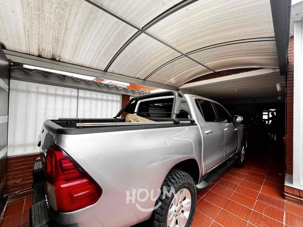 Casa de 5 alcobas en venta en Julio Flórez, Bogotá, 370 m² · foto 2 de 20