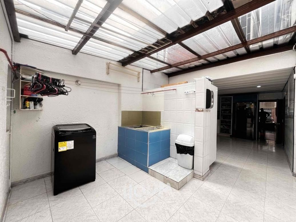 Casa de 5 alcobas en venta en Julio Flórez, Bogotá, 370 m² · foto 4 de 20