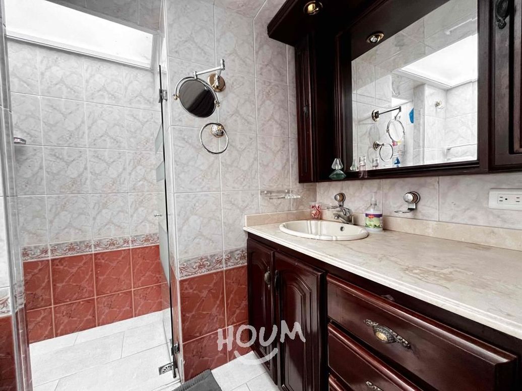 Casa de 5 alcobas en venta en Julio Flórez, Bogotá, 370 m² · foto 9 de 20