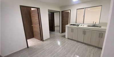 ?️ Venta Casa con 4 Rentas en Urapanes, Villamaría | Casa para Inversión

? Descripción de la Propiedad: Esta excelente oportunidad de inversión se encuentra en el barrio Urapanes de Villamaría. La propiedad, con un área de terreno de 54 m² y un área privada de 216 m², está diseñada como una vivienda multifamiliar, ofreciendo un total de cuatro apartamentos independientes, ideal para generar ingresos pasivos.

? Distribución de los Apartamentos: Cada uno de los cuatro apartamentos está equipado con:


 2 Habitaciones: Espaciosas y con armarios empotrados.
 1 Baño: Incluye baño auxiliar en la habitación principal.
 Cocina Semi Integral: Con barra estilo americano y despensa.
 Sala Comedor: Ambientes integrados y bien iluminados.
 Zona de Ropas: Espacio independiente y funcional.


? Ingresos por Renta: La propiedad genera un canon total de $3,400,000 mensuales, lo que la convierte en una inversión rentable y de alto rendimiento.

? Comodidades y Servicios:


 Calentador y electricidad en cada apartamento.
 Pisos de cerámica/mármol que ofrecen durabilidad y fácil mantenimiento.
 Acceso para discapacitados.
 Ubicación exterior con fácil acceso pavimentado.


?️ Ubicación y Entorno: Situada sobre una vía principal, la propiedad está rodeada de parques, centros médicos, y tiene un excelente acceso al transporte público. Es una zona residencial tranquila y segura, perfecta para inquilinos que buscan comodidad y conveniencia.

? Inversión Segura: Esta casa multifamiliar es ideal para quienes buscan una inversión sólida en bienes raíces, con la ventaja de obtener un retorno inmediato a través de las rentas.

¡No pierdas la oportunidad de adquirir esta propiedad que combina rentabilidad y una ubicación estratégica en Villamaría! Contáctanos para más detalles y para agendar una visita.


 
