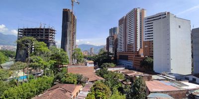 Acogedor apartamento en la parte baja de La Doctora para la venta, 60 m2, 2 alcobas, 1 baño , sala comedor, cocina integral, balcón, zona de ropas independiente, parqueadero cubierto sector muy tranquilo, cerca de supermercados y del transporte público.
Contáctanos y agenda tu cita.