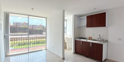 Apartamento en Venta  en unidad cerrada en condina cerca a supermercados de cadena,  centros comerciales, rutas de transporte publico y servicios complementarios, cuenta con tres habitaciones y dos baños, pisos en ceramica, sala-comedor, hall de alcobas, estufa y calentador a gas, cocina integral mesón en acero, zona de ropas. La unidad cuenta con piscina, gimnasio, salón comunal, parques infantiles y placa polideportiva. un parqueadero cubierto, portería y vigilancia las 24 Horas. Inmuebles sujetos a verificación de disponibilidad. PENDIENTE ENTREGAR DE ZONA SOCIAL