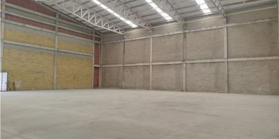 Espectacular bodega ubicada en parque industrial con área total 2.200 m2, pisos de alta resistencia, 7 ton/m2, altura a cumbrera 12,50 m y a cercha 10,50 m, 2 ingresos puerta camion.

Contactanos para mas informacion.
