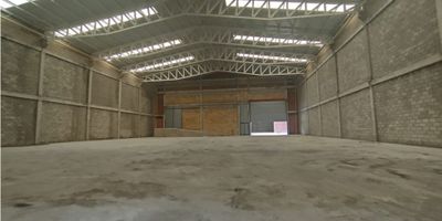 Espectacular bodega ubicada en parque industrial con área total 3.000 m2, pisos de alta resistencia, 7 ton/m2, altura a cumbrera 12,50 m y a cercha 10,50 m, 4 ingresos puerta camion, 4 muelles de cargue y descargue, 4 baños.

Contactanos para mas informacion.
