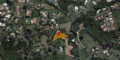 Tenemos el placer de presentarles este impresionante lote/terreno para vender ubicado en la hermosa ciudad de Pereira, en el departamento de Risaralda. Con una extensión total de 5356 M2, este terreno es ideal para aquellas personas o empresas que buscan una excelente opción de inversión en bienes raíces en Colombia. Con una construcción de 5356 M2, y una área privada de igual tamaño, este terreno cuenta con espacio más que suficiente para llevar a cabo cualquier proyecto que se tenga en mente.

Entre las características internas de este lote, encontramos que admite mascotas, lo cual lo convierte en una excelente opción para aquellos propietarios que desean llevar a sus amigos peludos a vivir con ellos. Además, cuenta con acceso a agua y electricidad, lo que garantiza una cómoda y segura estadía en el terreno. Estas características son una verdadera ventaja en comparación con otros lotes en la zona.

En cuanto a las características externas, podemos mencionar que cuenta con acceso para discapacitados, lo que lo hace inclusivo y apto para personas con movilidad reducida. El acceso pavimentado es otra gran ventaja, ya que permite un desplazamiento muy cómodo a cualquier tipo de vehículo. En el terreno también encontrará una variedad de árboles frutales, que sin duda añaden un toque de naturaleza y frescura al ambiente.

La seguridad es una prioridad en este lugar, por lo que cuenta con vigilancia las 24 horas del día, garantizando la tranquilidad de los residentes. Por último, pero no menos importante, destacamos que está ubicado en una zona residencial rodeada de zonas verdes, lo que lo convierte en un lugar ideal para aquellos que buscan un ambiente tranquilo, lejos del ajetreo y ruido de la ciudad.

Con estas características, este lote/terreno se presenta como una oportunidad única e imperdible para aquellos que buscan invertir en bienes raíces en Pereira. No pierda la oportunidad de hacer realidad su proyecto en este maravilloso lugar. 
