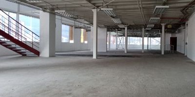 Código: 11607 En arriendo: Encantadora oficina en Bello, sector Niquia. Con 4 baterias de baño y cocineta, ofrece comodidades como parqueaderos publicos, ascensor, doble altura, aire acondicionado, subestación eléctrica propia y cerca a la estación del Metro. ¡Contáctenos hoy para programar una visita! Para descubrir más acerca de las increíbles propiedades que ofrecemos, te invitamos a visitar nuestra página web: https://www.rentamospropiedadraiz.com/