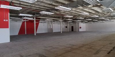 Código: 11607 En arriendo: Encantadora oficina en Bello, sector Niquia. Con 4 baterias de baño y cocineta, ofrece comodidades como parqueaderos publicos, ascensor, doble altura, aire acondicionado, subestación eléctrica propia y cerca a la estación del Metro. ¡Contáctenos hoy para programar una visita! Para descubrir más acerca de las increíbles propiedades que ofrecemos, te invitamos a visitar nuestra página web: https://www.rentamospropiedadraiz.com/