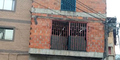 Código: 11540 En venta: Encantador edificio de 3 pisos en Medellín, con licencia de construcción, sector Zona Industrial Belén. Con 3 modernos baños, altura  2.50 y energia bifasica. Nota: se recibe propiedad o vehiculo de menor valor. ¡Contáctenos hoy para programar una visita! Para descubrir más acerca de las increíbles propiedades que ofrecemos, te invitamos a visitar nuestra página web: https://www.rentamospropiedadraiz.com/