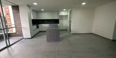 Código: 11393 En venta: Encantador apartamento en Envigado, sector Zuñiga. Con 3 habitaciones luminosas, 4 modernos baños, y una cocina integral, ofrece comodidades como 1 parqueadero, balcón, gimnasio y acceso a turco. Vigilancia 24/7 y áreas de bienestar completan esta excepcional propiedad. Valor administraciòn: 480.000. ¡Contáctenos hoy para programar una visita y descubra su próximo hogar! Para descubrir más acerca de las increíbles propiedades que ofrecemos, te invitamos a visitar nuestra página web: https://www.rentamospropiedadraiz.com/