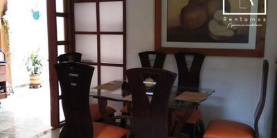 Código: 11084 Excelente casa para la venta en unidad completa, ubicada en La Estrella. Cuenta con: 3 habitaciones, 3 closets, 3 baños, sala comedor, estudio, balcón, cocina integral, gas natural, calentador, zona de ropas, patio, 2 parqueaderos (1 cubierto), cuarto útil, vigilancia 24/7, piscina, zona infantil, salón social, gimnasio y zonas verdes. Predial anual $1.600.000