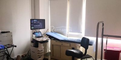 Código: 10253 Excelente consultorio para la venta, ubicado en Prado. Cuenta con: 1 Baño, balcón, cocineta, shut de basura, ascensor, vigilancia 24/7