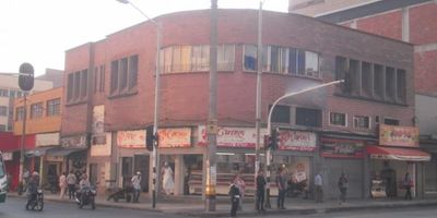 Código: 7022 Excelente edificio para la venta, ubicado en el Centro. Rentando con 6 locales comerciales $33.754.751 Avaluó $1.718'832.
