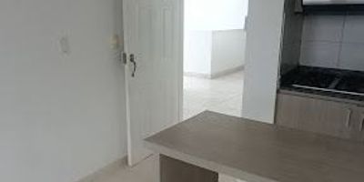 Hermoso y cómodo apartamento disponible para la venta en Dosquebradas en el sector de Villa del Campo,  cuenta con 45.55 mts2, 3 habitaciones, principal con baño con ducha y closet, 1 baño social, sala comedor, cocina integral, mirador, zona de ropas, calentador. Esta ubicado en  conjunto cerrado que cuenta con zonas infantiles, piscina, gimnasio, salón social, para mayor información no dudes en contactarnos... Castellón Inmobiliaria. 