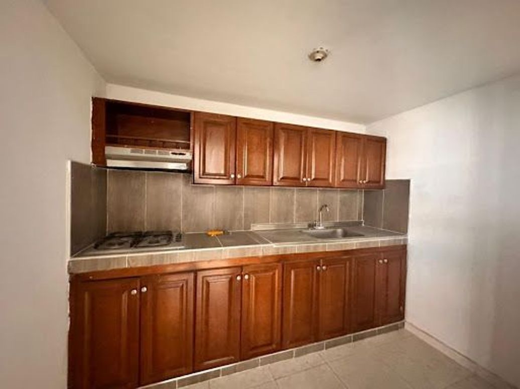 Casa de 9 alcobas en venta en Villas El Dorado San Antonio, Bogotá, 274 m² · foto 9 de 20