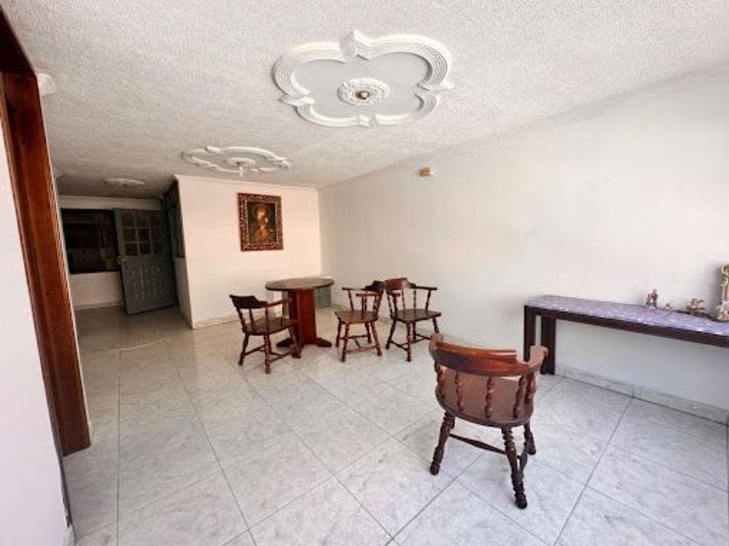 Casa de 9 alcobas en venta en Villas El Dorado San Antonio, Bogotá, 274 m² · foto 18 de 20