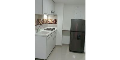 Area 45 mtrs, 2 alcobas, 1 baño, sala comedor, estudio, cocina integral, balcon, area de lavadora, parque infantil, salon social, sauna, porteria 24 horas, frente a la estacion del metro, Alrededor del edificio hay cajeros, supermercados, droguerías, colegios,parques, iglesias, panaderías, ferreterías, almacenes.
