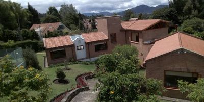 Se vende conjunto en tabio cundinamarca Vereda Juaica, con una extensión de 1 hectárea de terreno consta de 3 casas independientes  

 

.

.

.
