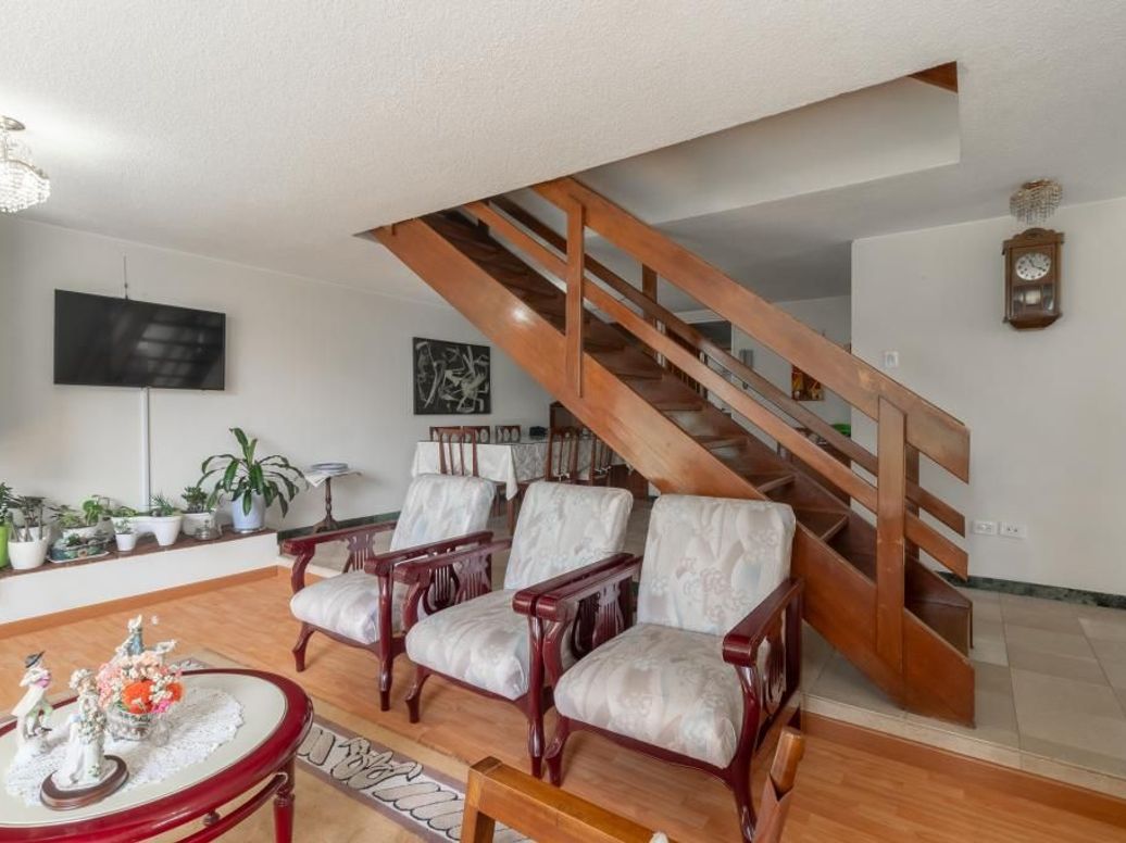 Casa de 6 alcobas en venta en Andes Norte, Bogotá, 495 m² · foto 3 de 18