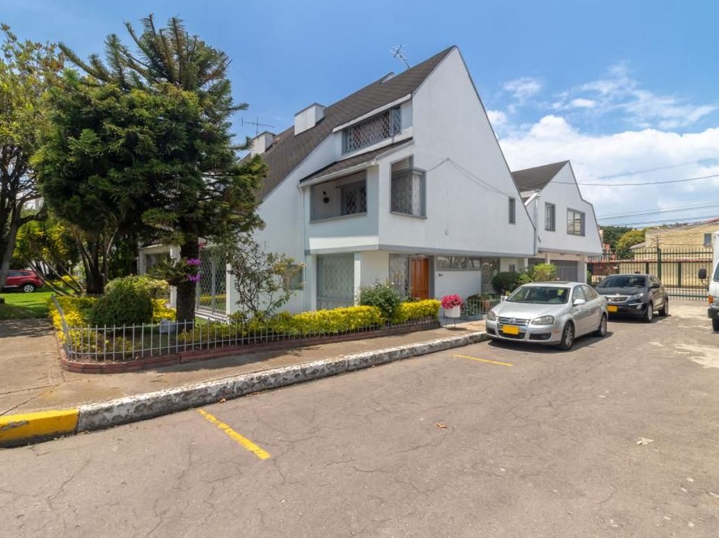 Casa de 6 alcobas en venta en Andes Norte, Bogotá, 495 m² · foto 17 de 18