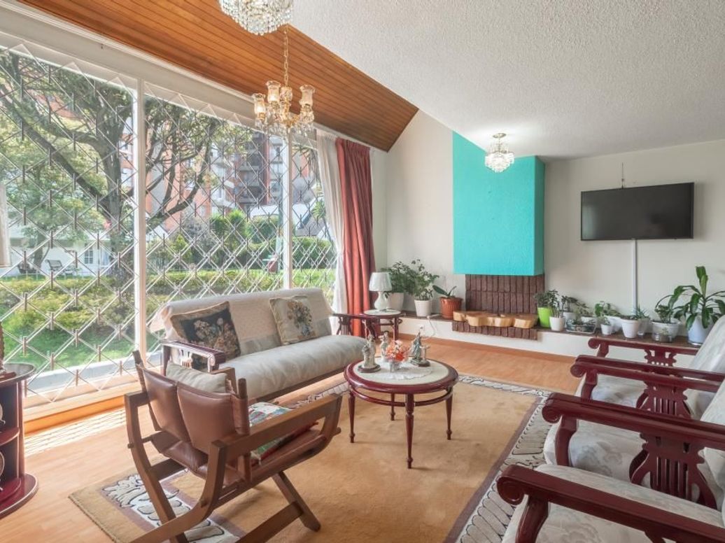 Casa de 6 alcobas en venta en Andes Norte, Bogotá, 495 m² · foto 2 de 18