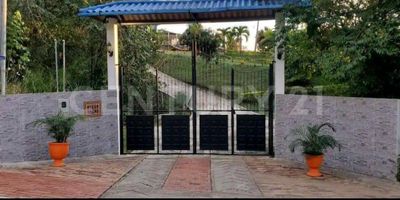 Se vende finca a puerta cerrada especial para proyecto familiar y Turístico de restaurante o empresarial. Área. 14.964. Mts.²  cuenta con arboles frutales Mango tomy , Naranja tájenlo, Mandarina Chirimoya ,Yuca ,Plátano ,entre otras.  Construcciones 4 casas en material , capacidad 35 pax.  Aproximadamente , cuenta con Baños Cocina , Menajes de cocina ,Parqueaderos, habitaciones amobladas con neveras y tv, Camas y camarotes. Piscina con horizonte perdido 112 mts² espectacular vista ,Área social piscina y baños. 250 mts² 8 sombrillas en palma amarga y mangle.
Kiosco construido  en mangle y palma amarga 180 mts. ² , Placa huella interna 350 mts. ² Cocina abierta  Bar y deposito. 120 mts. ² , herramientas básicas ,Guadaña  ,Contactos fumigadora, mezcladora. Equipos ornamentación.