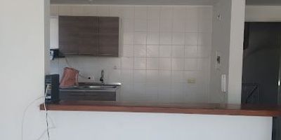 En el sector de Belmonte se encuentra este apartamento disponible para la venta, el inmueble cuenta con 67 mts2, 3 habitaciones, 2 baños, sala comedor, cocina integral, zona de ropas, parqueadero cubierto, iluminación natural. Excelente Ubicación cerca a vías principales, colegios, universidades y más sitios de interés. Para mayor información comunícate con nosotros... Castellón Inmobiliaria. 