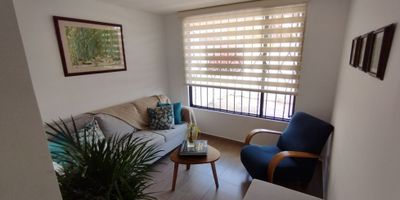 ? Venta Casa en Alcázares, Manizales | Casa de 3 Habitaciones en Venta

¡Descubre esta espectacular casa de 4 niveles en Alcázares, Manizales! Diseñada para brindar comodidad y espacio, esta propiedad es ideal para quienes buscan un hogar amplio y bien distribuido.

Distribución por Niveles:


 Nivel 1: Comedor con cocina semi integral, un amplio patio de ropas y un baño social sin ducha.
 Nivel 2: Amplio garaje y una sala acogedora, perfectos para el descanso familiar.
 Nivel 3: Una habitación con closet, un baño completo con división en vidrio templado y un pequeño hall que conecta los espacios.
 Nivel 4: Dos habitaciones amplias con closets empotrados. Una de ellas cuenta con un balcón, y la habitación principal dispone de un baño privado amplio, también con división en vidrio templado.


Oportunidad de Permuta: Esta propiedad acepta permuta por una casa o apartamento de menor valor, brindándote flexibilidad para ajustar tu inversión según tus necesidades.

¡No pierdas esta oportunidad! Vive en una zona tranquila y bien conectada, con todas las comodidades que necesitas. Contáctanos para más detalles y para agendar una visita.


 
