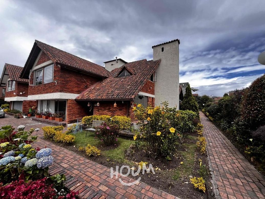 Casa de 4 alcobas en venta en San José De Bavaria, Bogotá, 243 m² · foto 2 de 20