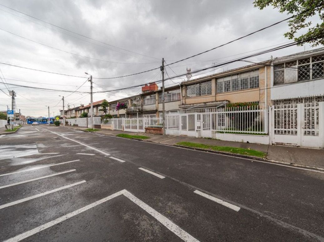 Casa de 4 alcobas en venta en San Luis, Bogotá, 304 m² · foto 2 de 20