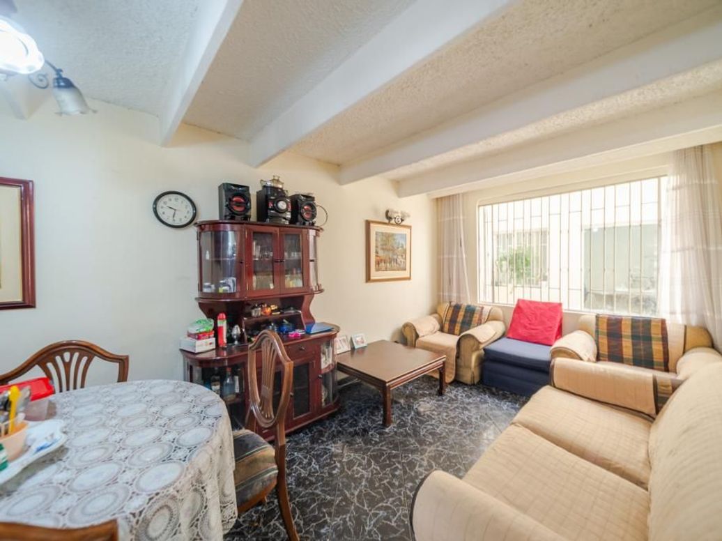 Casa de 5 alcobas en venta en Los Angeles, Bogotá, 136 m² · foto 2 de 20