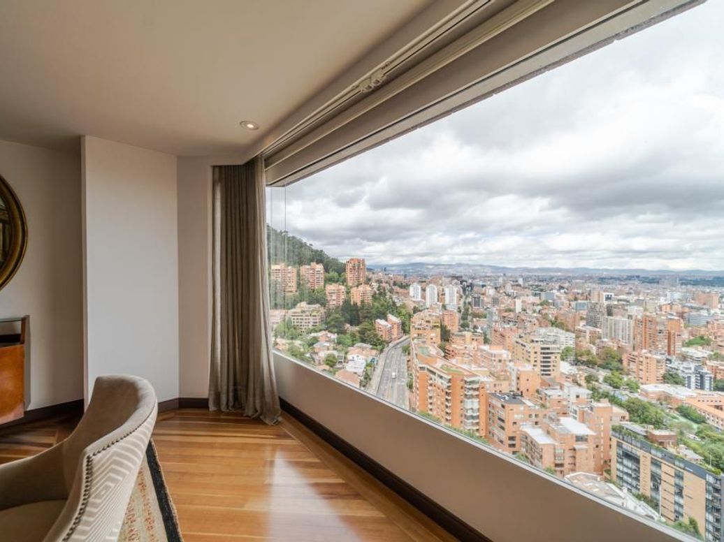 Apartamento de 4 alcobas en venta en El Refugio, Bogotá, 404 m² · foto 11 de 20