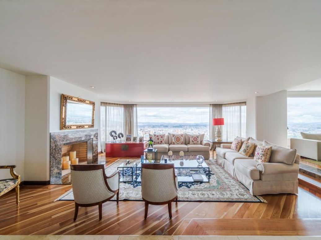 Apartamento de 4 alcobas en venta en El Refugio, Bogotá, 404 m² · foto 2 de 20