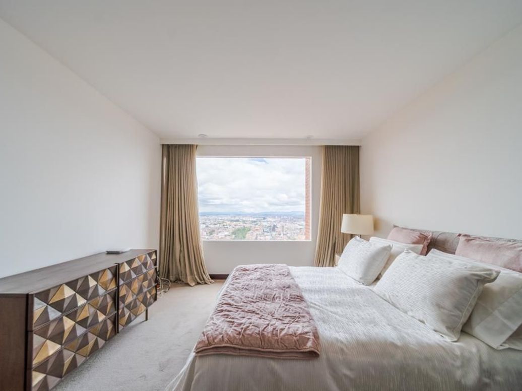 Apartamento de 4 alcobas en venta en El Refugio, Bogotá, 404 m² · foto 15 de 20