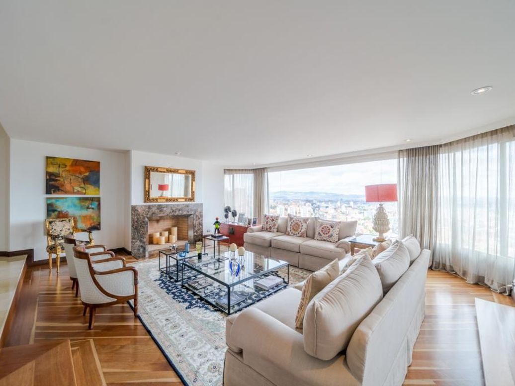 Apartamento de 4 alcobas en venta en El Refugio, Bogotá, 404 m² · foto 3 de 20