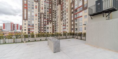Apartamento nuevo construido actualmente se encuentran terminándolo ya que estaba en obra negra. Tiene un área de 89m2, Cuenta con 2 habitaciones y 1 baño. Zona de lavandería no independiente, parqueadero comunal cubierto, (es decir el inmueble no cuenta con parqueadero propio)   Portería 12 horas con servicio de conserjería.
