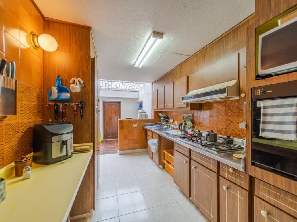 Casa de 3 alcobas en venta en Santa Barbara Central, Bogotá, 266 m² · foto 10 de 20