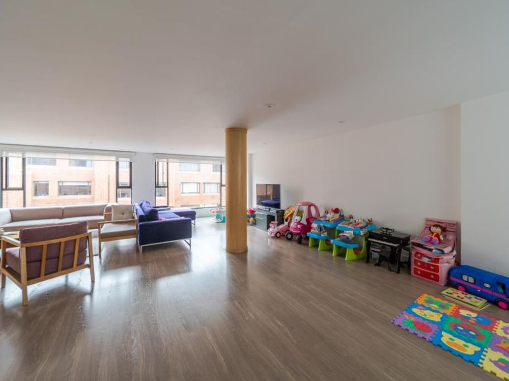 Apartamento de 4 alcobas en venta en Rincon Del Chicó, Bogotá, 230 m² · foto 2 de 20