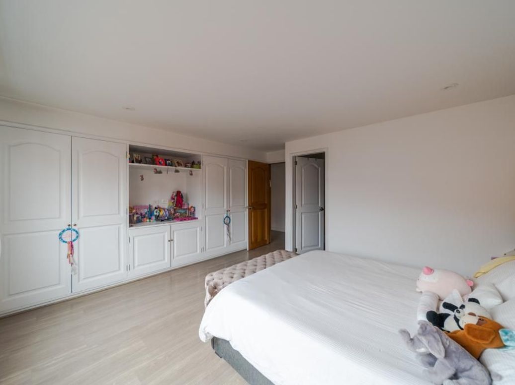 Apartamento de 4 alcobas en venta en Rincon Del Chicó, Bogotá, 230 m² · foto 5 de 20
